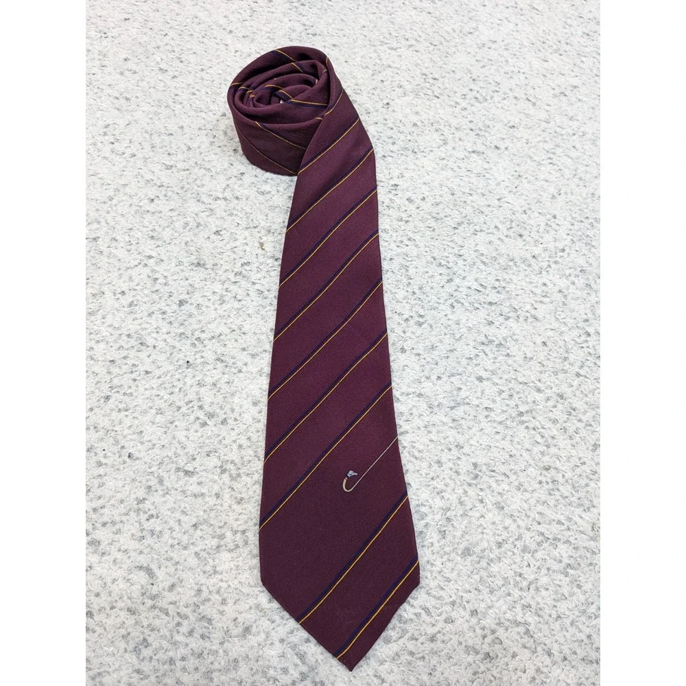 Vintage Gucci Silk Necktie Burgundy Striped Duck Hunting Hook Motif Made Italy